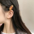 Bleach-dyed shoulder-length hairpin
